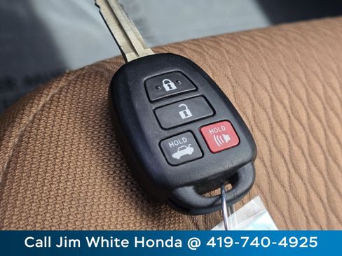 Used 2016 Toyota Corolla LE FWD image 30