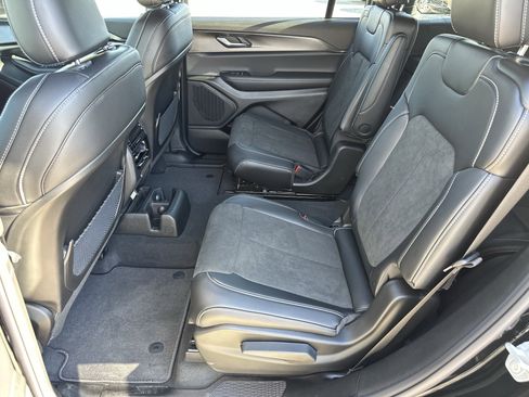 New 2025 Jeep Grand Cherokee L Altitude image 17