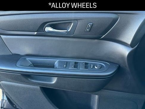 Used 2015 Chevrolet Traverse LT image 13