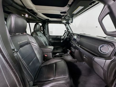 Used 2019 Jeep Wrangler Unlimited Sahara AWD/4WD image 27