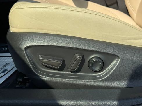 Used 2022 Toyota Avalon XLE w/ Moonroof Package image 25