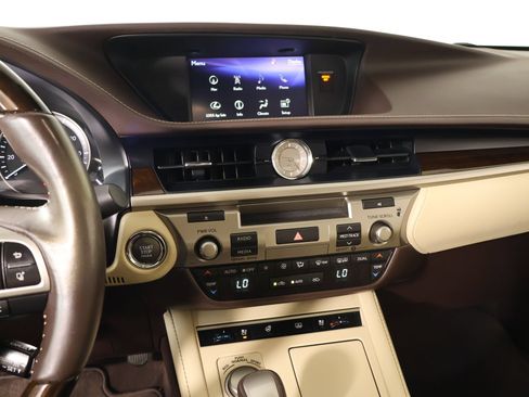 Used 2017 Lexus ES 350 w/ Luxury Package FWD image 5