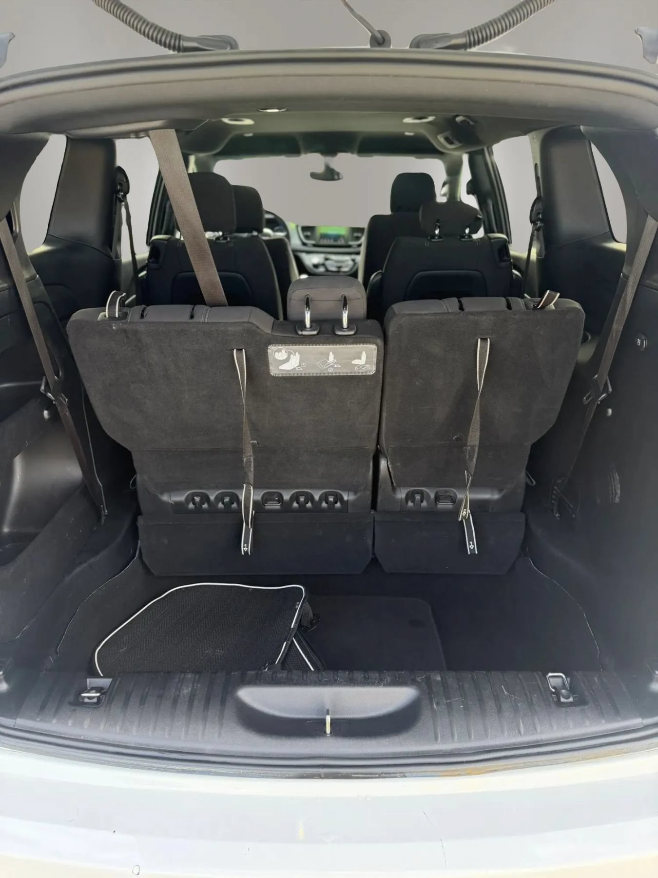 Used 2020 Chrysler Pacifica Touring w/ S Appearance Package FWD image 7