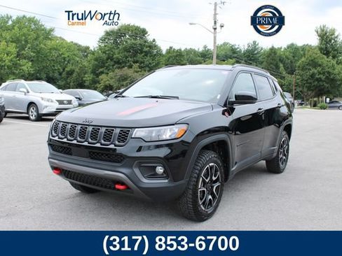 Used 2025 Jeep Compass Trailhawk AWD/4WD image 1