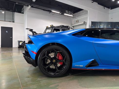 Used 2021 Lamborghini Huracan EVO image 9