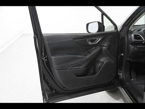 Used 2023 Subaru Forester Premium AWD/4WD image 4