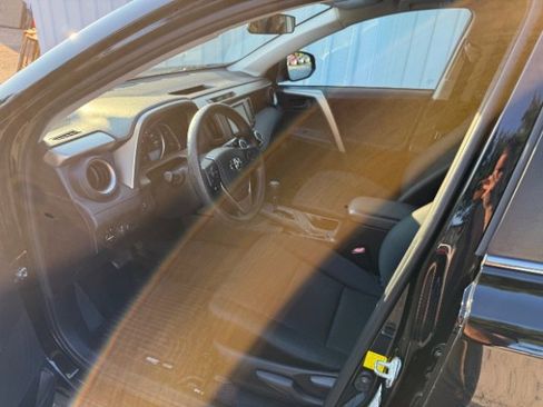 Used 2015 Toyota RAV4 LE image 19