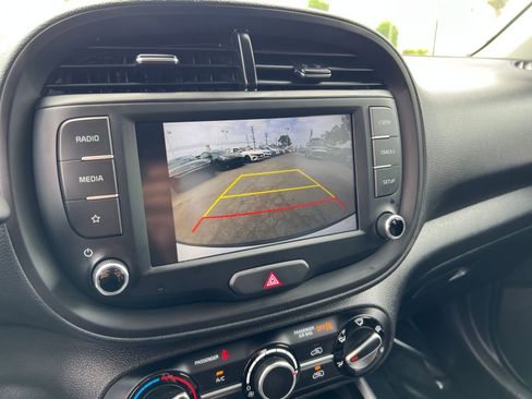 Used 2025 Kia Soul LX w/ LX Technology Package FWD image 27