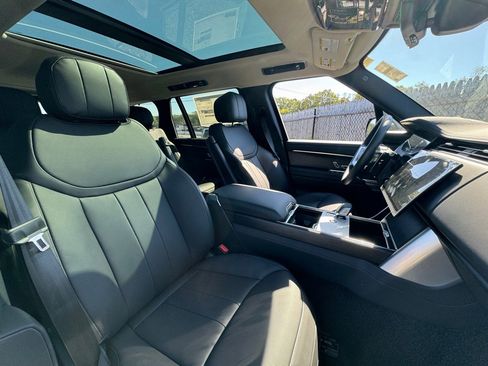 New 2025 Land Rover Range Rover Long Wheelbase SE image 24