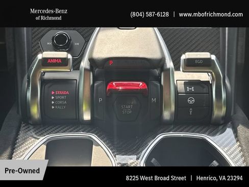 Used 2024 Lamborghini Urus Performante AWD/4WD image 19
