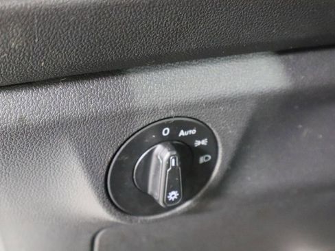 Used 2019 Volkswagen Jetta SE w/ Cold Weather Package image 23