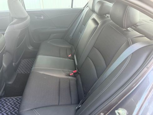 Used 2017 Honda Accord Sport image 10