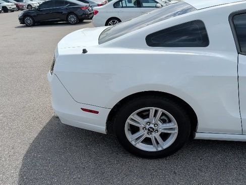 Used 2014 Ford Mustang Coupe RWD image 9