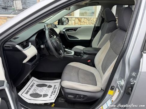 Used 2019 Toyota RAV4 XLE w/ Convenience Package image 4