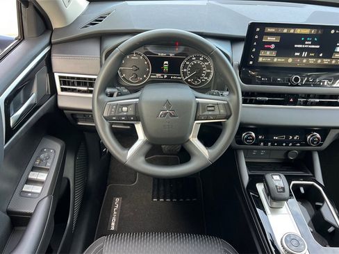 New 2025 Mitsubishi Outlander ES image 15