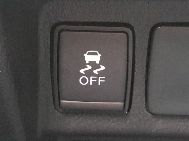 Used 2018 Nissan Pathfinder SV FWD image 23