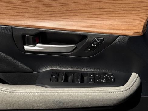 Used 2025 Toyota Grand Highlander Limited image 24