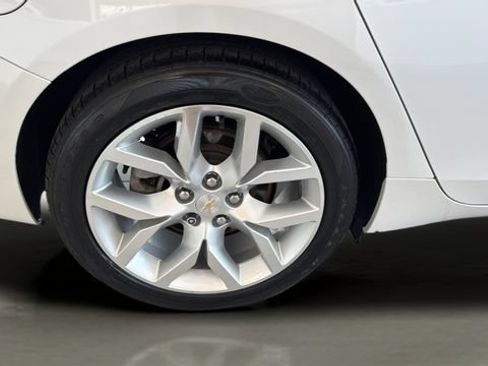 Used 2019 Chevrolet Impala Premier w/ Premier Convenience Package FWD image 21