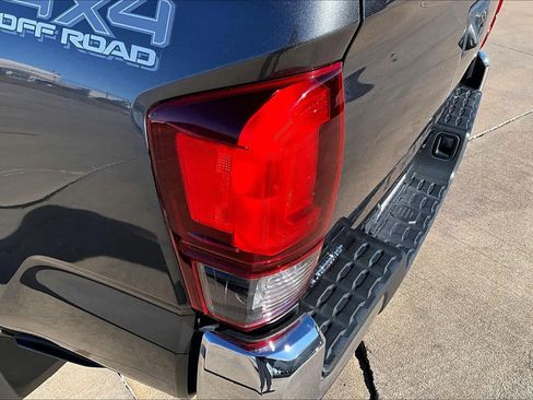 Used 2018 Toyota Tacoma TRD Off-Road image 27