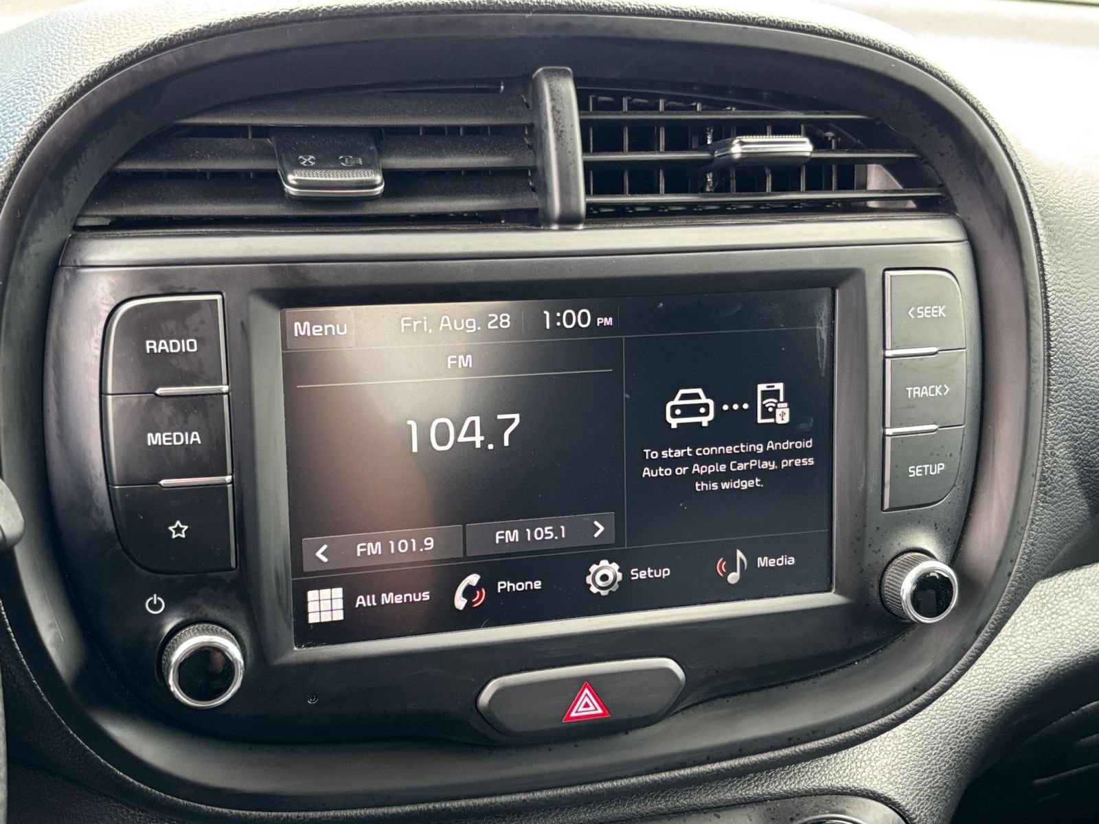 Used 2025 Kia Soul LX w/ LX Technology Package FWD image 19