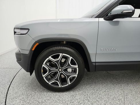 Used 2025 Rivian R1S Adventure AWD/4WD image 16