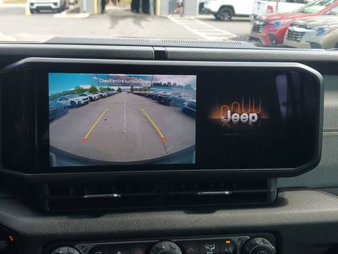 Used 2024 Jeep Wrangler Unlimited w/ Convenience Group AWD/4WD image 26