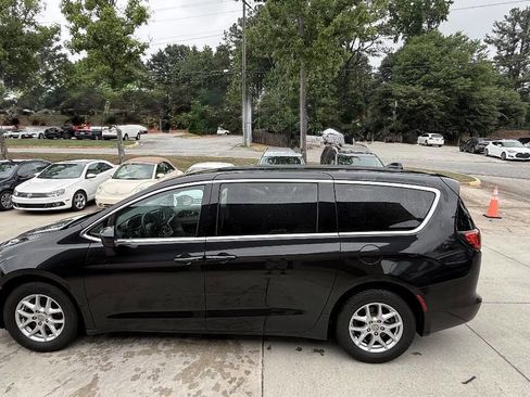 Used 2017 Chrysler Pacifica Touring FWD image 25