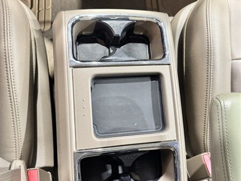 Used 2013 Chrysler Town & Country Touring FWD image 9