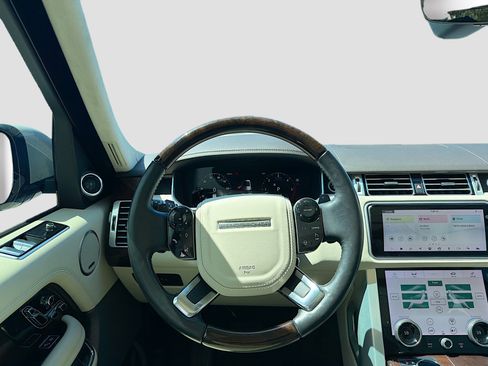 Used 2019 Land Rover Range Rover HSE image 18