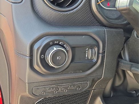 Used 2025 Jeep Wrangler Unlimited Rubicon image 25