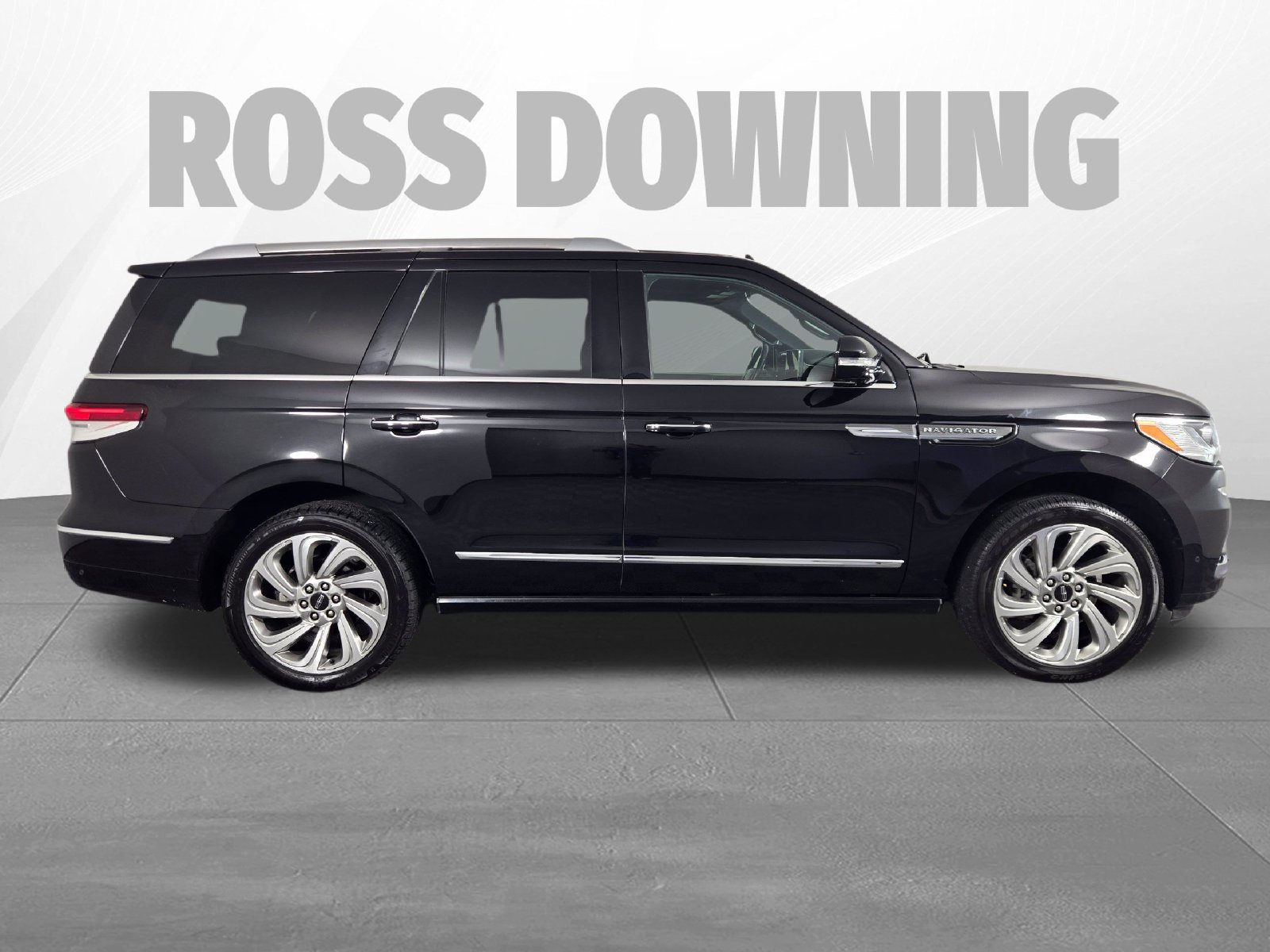 Used 2024 Lincoln Navigator Premiere AWD/4WD image 4