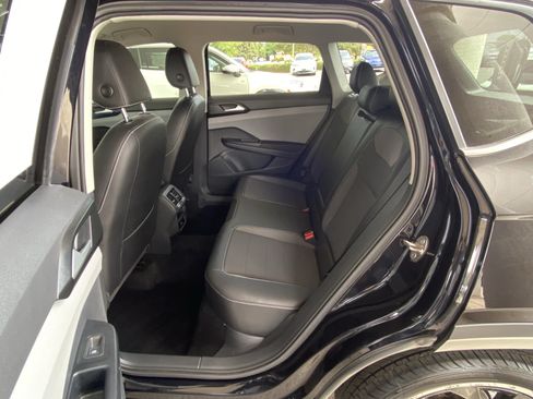 Certified 2023 Volkswagen Taos SE FWD image 36