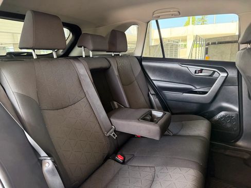 Used 2020 Toyota RAV4 XLE AWD/4WD image 21
