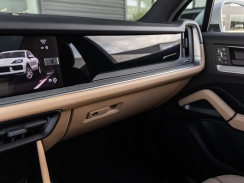 Certified 2026 Porsche Cayenne AWD/4WD image 29