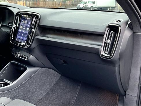 Used 2023 Volvo XC40 Recharge Plus w/ Protection Package Premier image 18