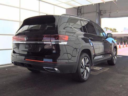 Used 2025 Volkswagen Atlas SE FWD image 3