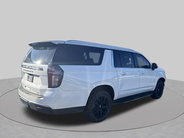 Used 2024 Chevrolet Suburban LT w/ LT Signature Plus Package AWD/4WD image 3