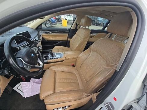 Used 2022 BMW 740i xDrive w/ Premium Package AWD/4WD image 4