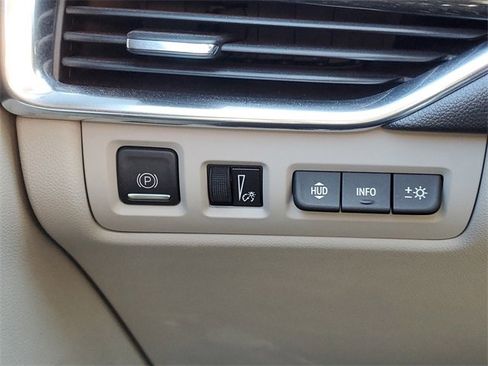 Used 2021 Cadillac XT4 Premium Luxury image 14