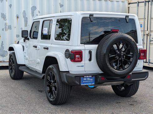 Used 2022 Jeep Wrangler Unlimited Sahara w/ Cold Weather Group AWD/4WD image 7