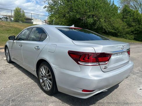 Used 2013 Lexus LS 460 w/ Comfort Pkg RWD image 4