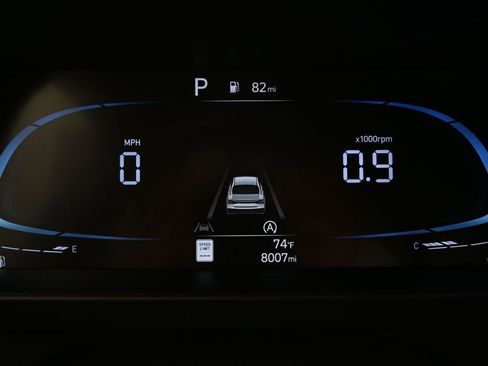 Certified 2024 Hyundai Elantra SE image 9