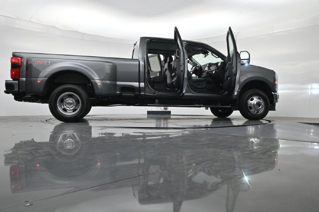 New 2026 Ford F350 Lariat w/ Lariat Ultimate Package AWD/4WD image 58