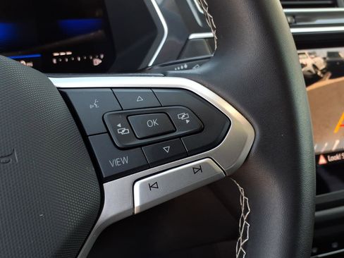 Certified 2024 Volkswagen Tiguan SE image 34