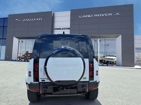 Used 2023 Land Rover Defender 110 X-Dynamic SE AWD/4WD image 4