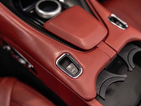 Used 2022 Aston Martin DB11 Volante RWD image 28