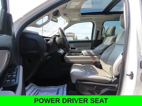 Used 2025 Ford Expedition Active AWD/4WD image 18
