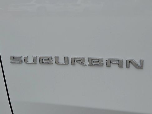 Used 2021 Chevrolet Suburban LS RWD image 9