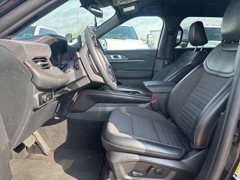 Used 2025 Ford Explorer ST-Line w/ ST-Line Street Pack AWD/4WD image 2