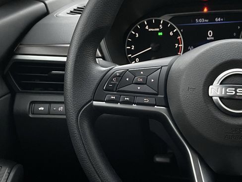 Used 2024 Nissan Altima 2.5 SV image 13